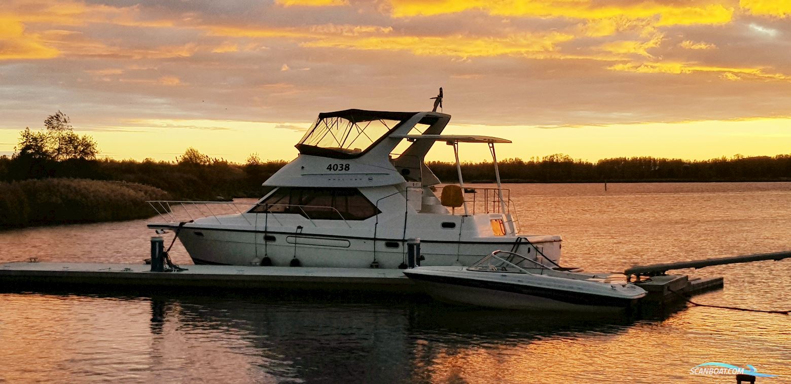 Bayliner 4087 Aft Motorbåd 1997, med Cummins 6BT motor, Letland