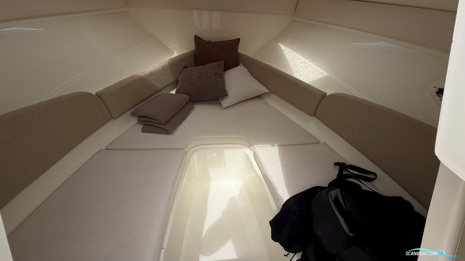 Bayliner 642 Cuddy 2015 – Mercury Diesel 2.0 170 HK