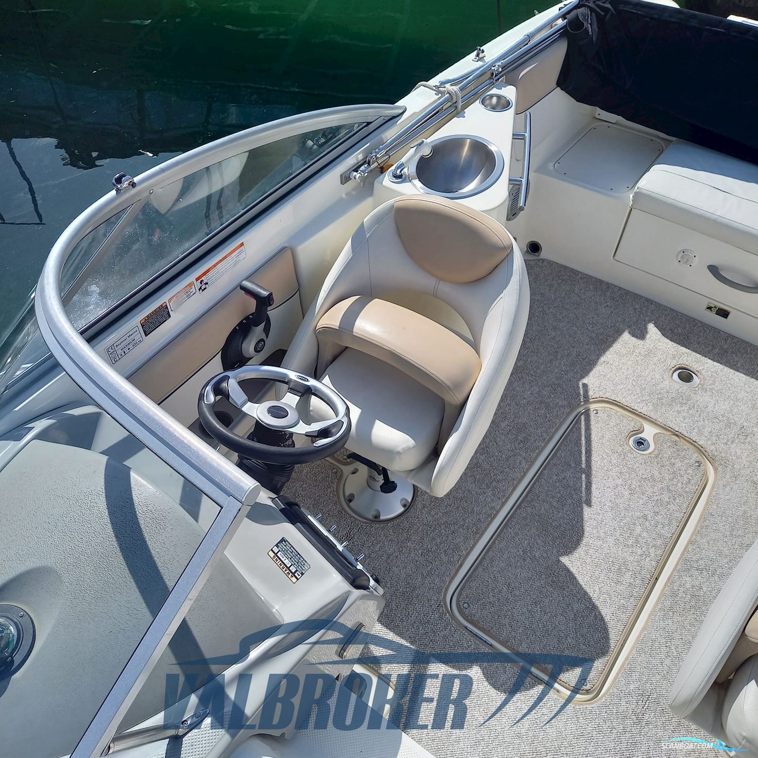 Bayliner 702 Cuddy