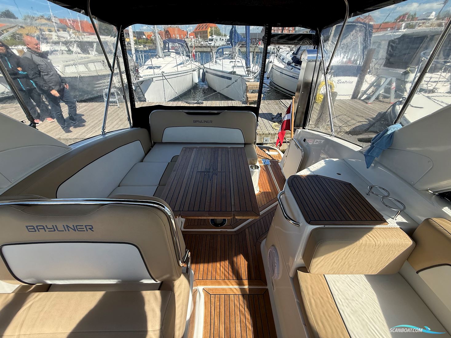 Bayliner 842
