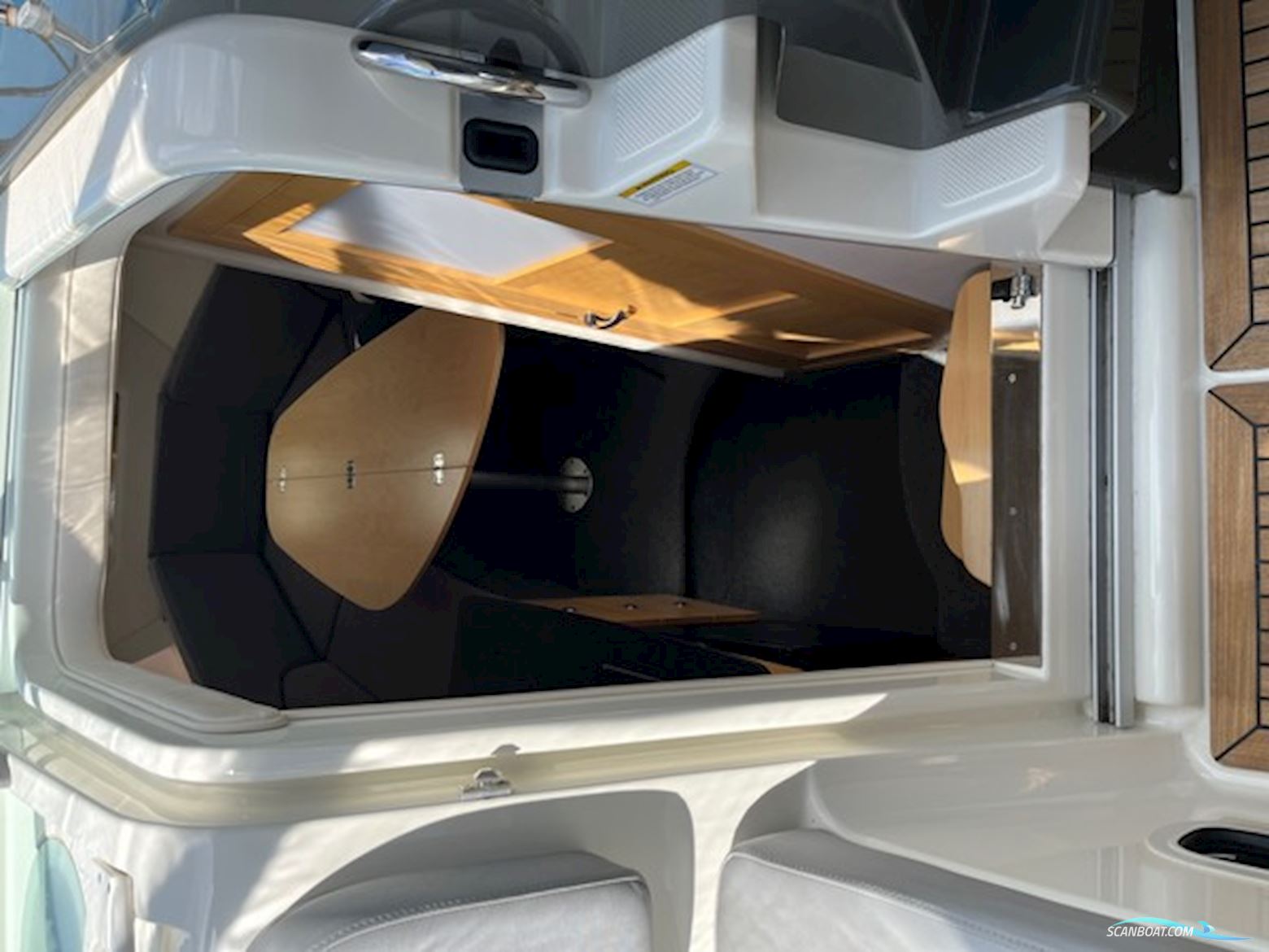 Bayliner Ciera 8 med 250 hk MerCruiser 4,5L V6 MPI DTS ferskvandskølet 4 takt 