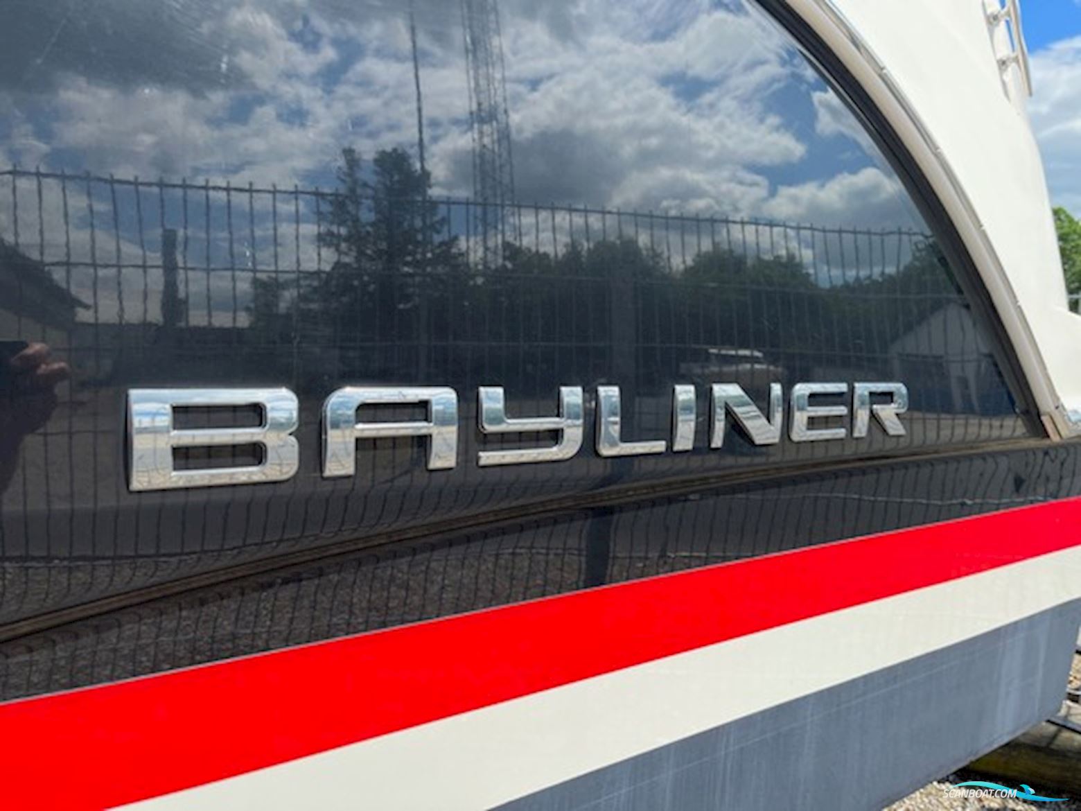 Bayliner Ciera 8 med 250 hk MerCruiser 4,5L V6 MPI ferskvandskølet 4 takt 