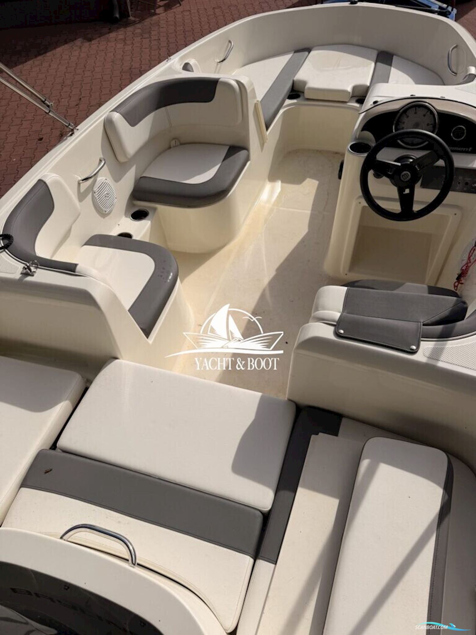 Bayliner e16