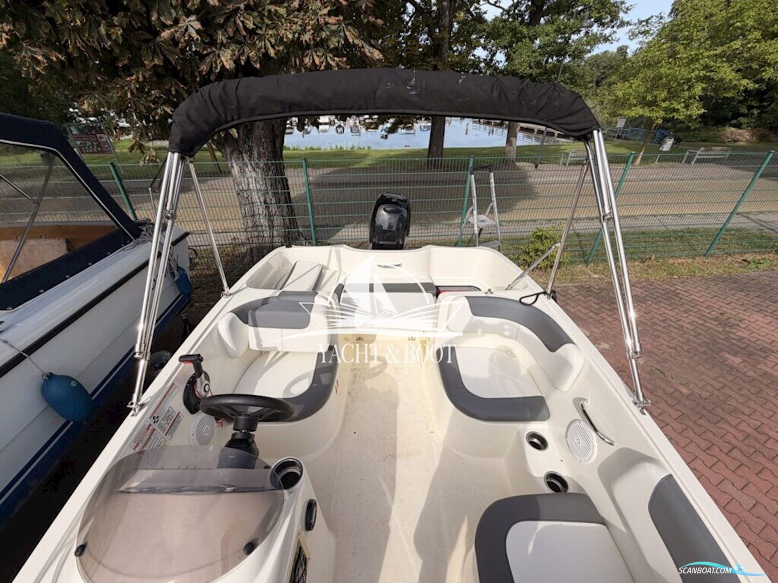 Bayliner e16