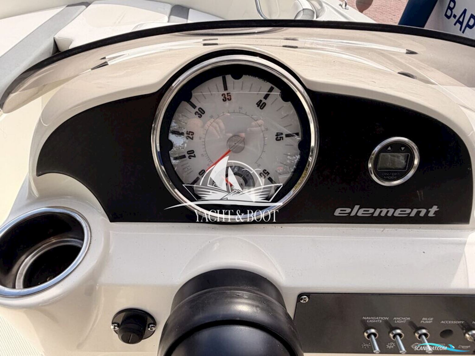 Bayliner e16