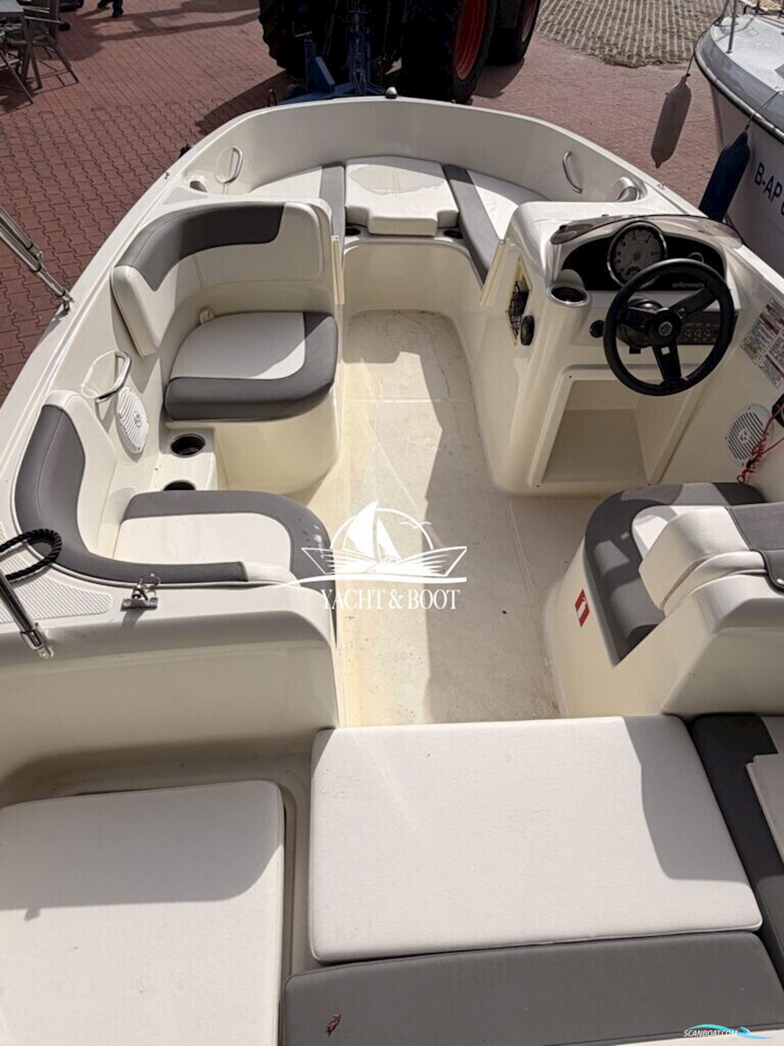 Bayliner e16