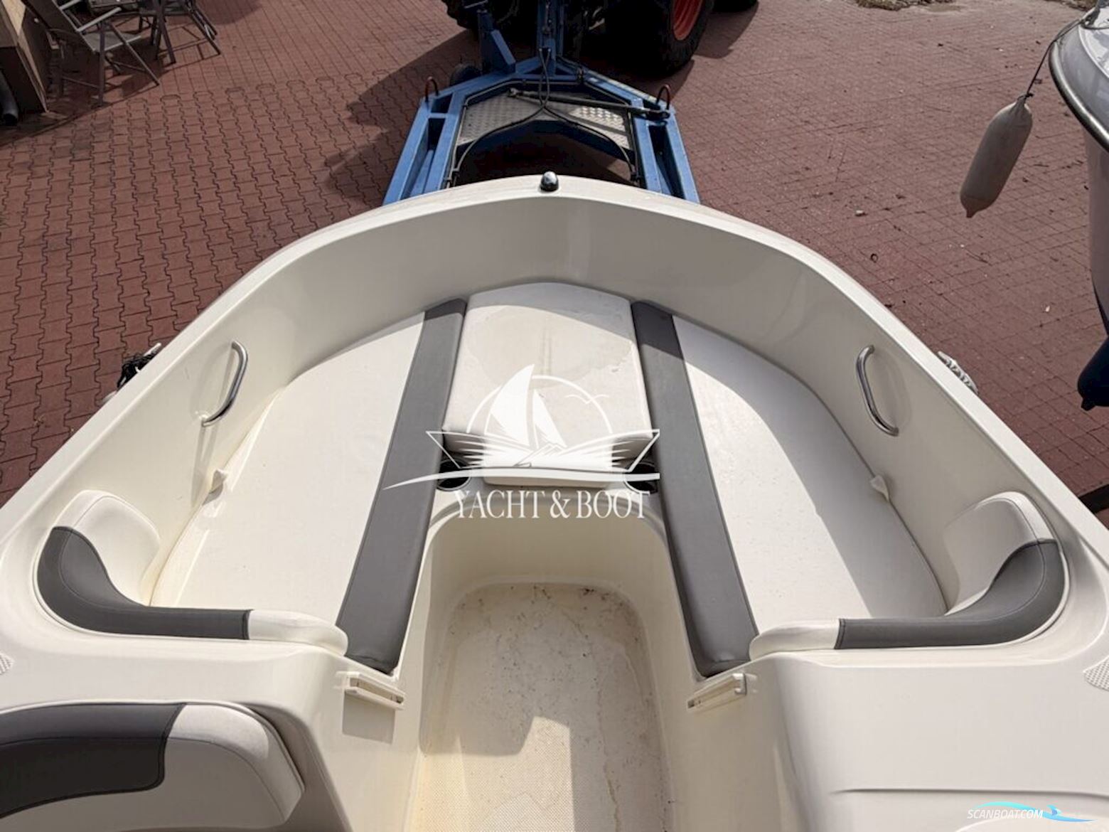 Bayliner e16