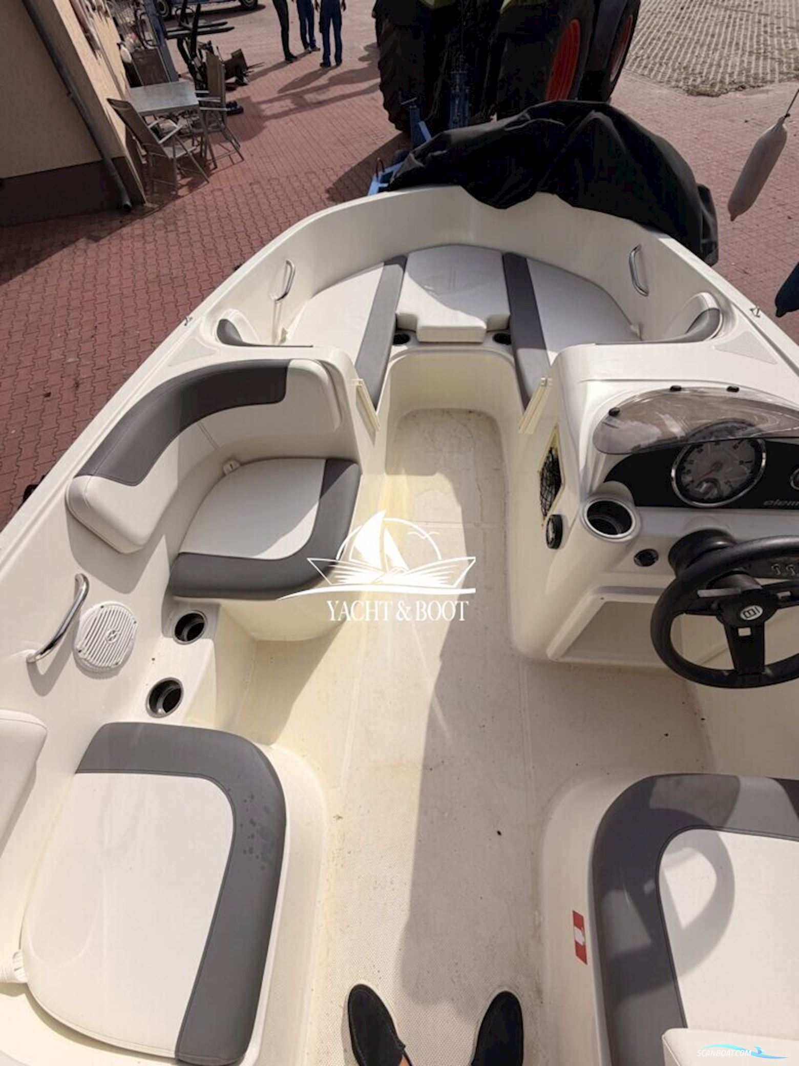 Bayliner e16
