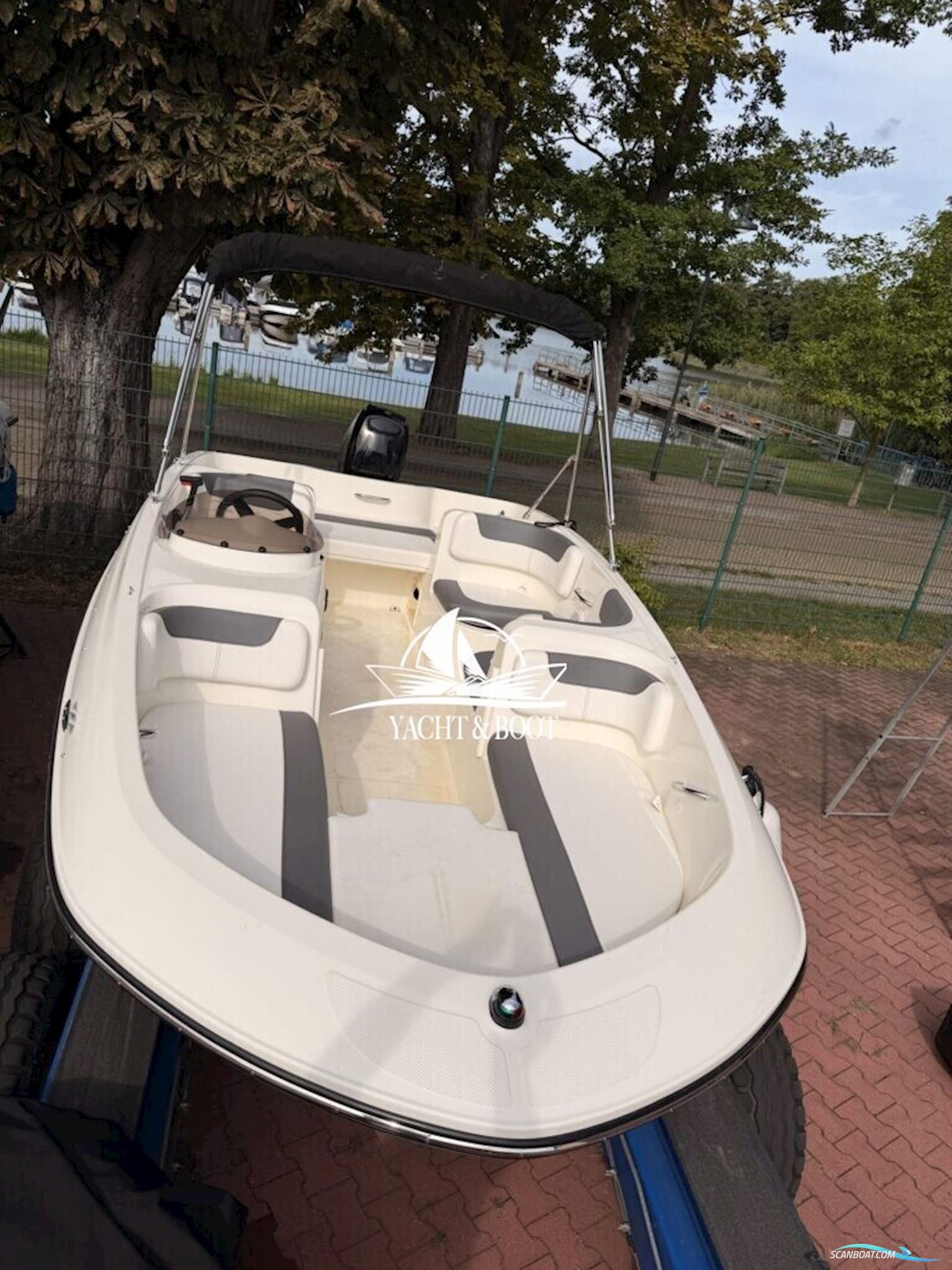 Bayliner e16