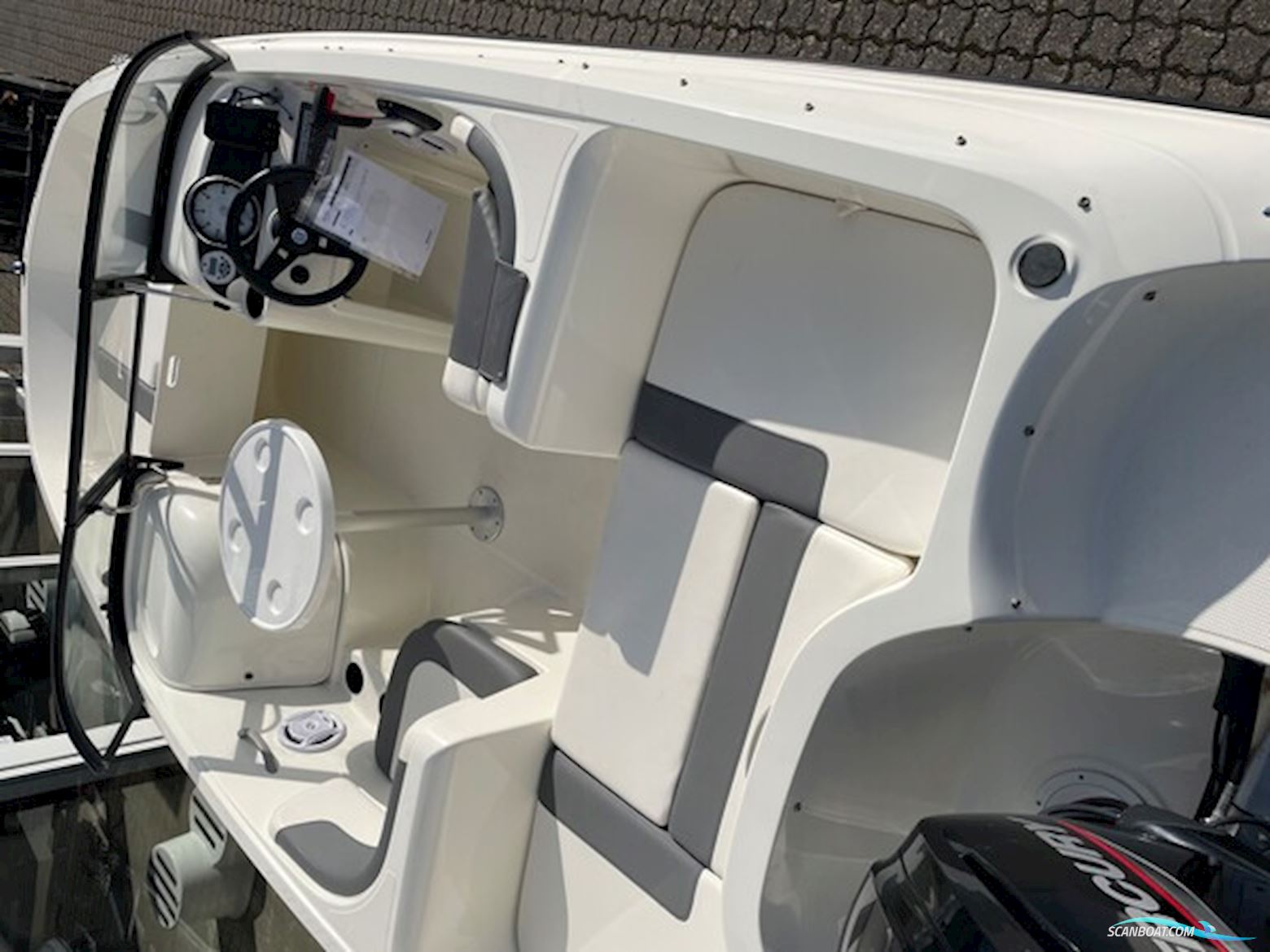 Bayliner E5 Med Mercury F80 Elpt Efi og Brenderup 201300B