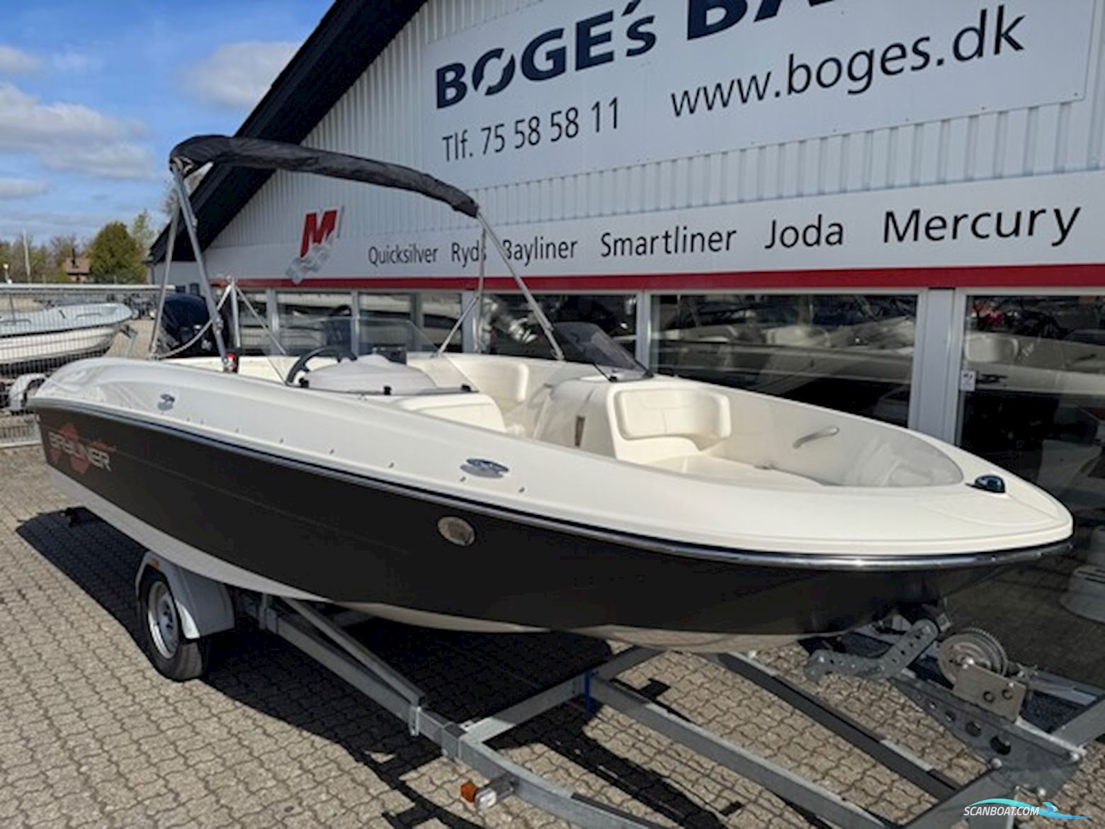 Bayliner E6 Element Med F115 Mercury-Efi 4 Takt og 1300 kg Brenderup "Element" Trailer.