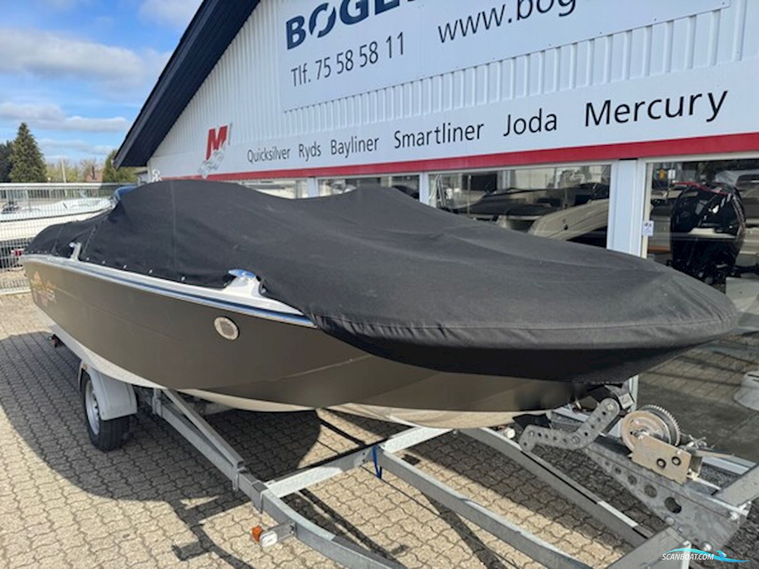 Bayliner E6 Element Med F115 Mercury-Efi 4 Takt og 1300 kg Brenderup "Element" Trailer.