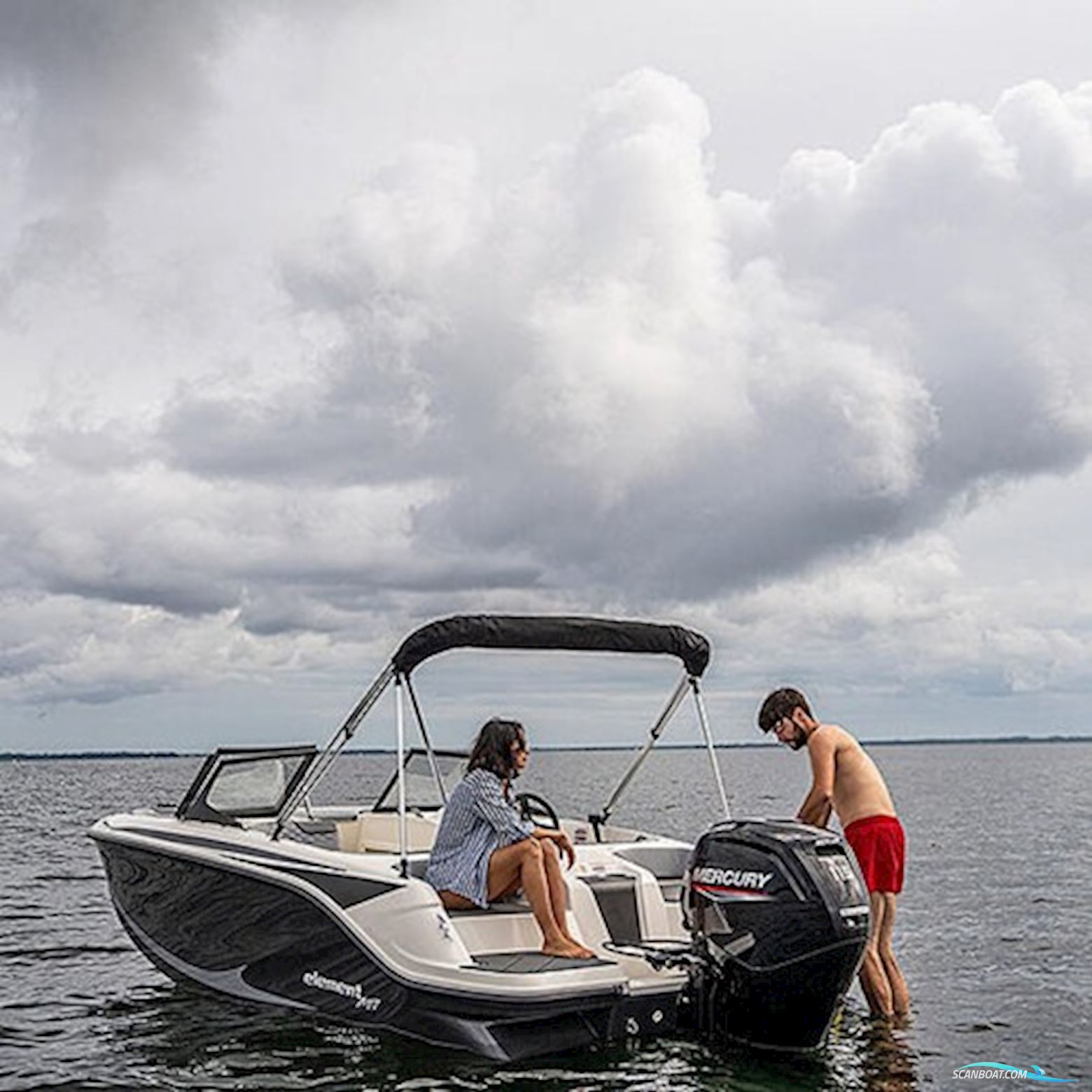 Bayliner M17 Med 100 hk Mercury-Efi 4 Takt 2,1L