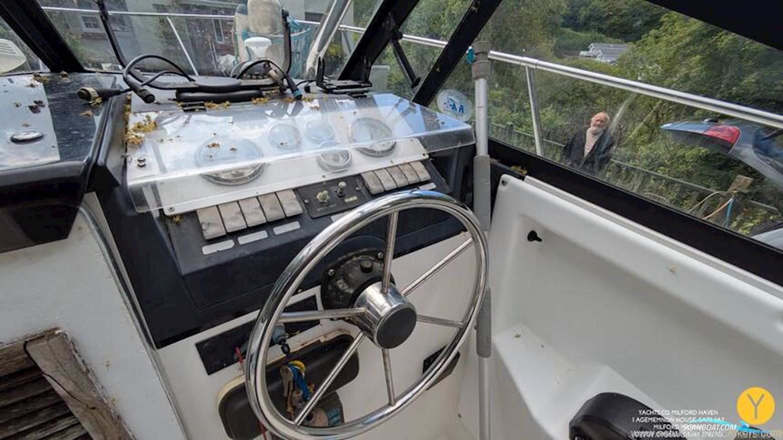 Bayliner Trophy Walkaround 2102