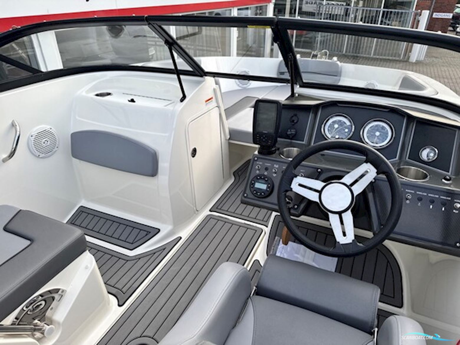 Bayliner VR5 Bowrider Med 150 hk Mercury-Efi 3,0L XL - Udstyr