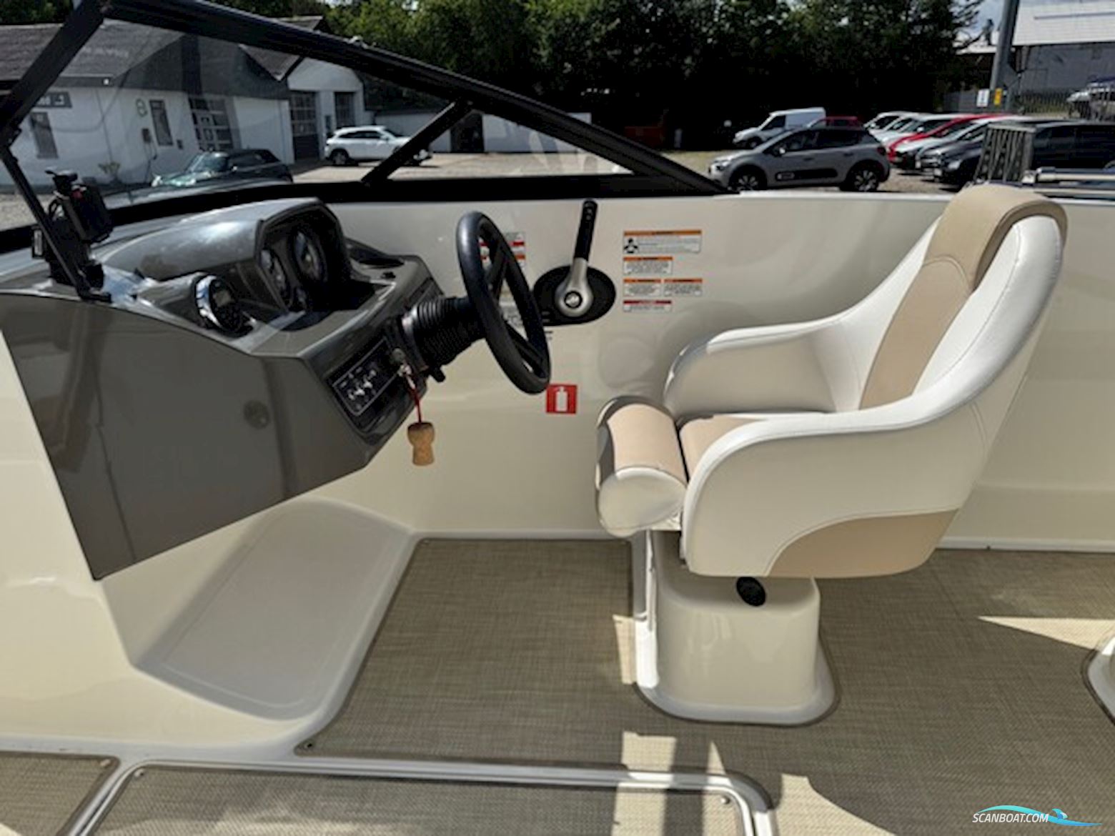 Bayliner VR5 Bowrider Med F115 Mercury-Efi XL Proxs CT - Solgt