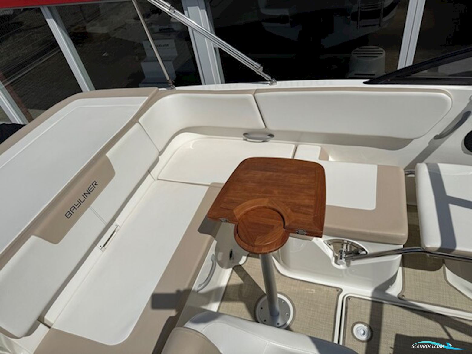 Bayliner VR5 Bowrider Med F115 Mercury-Efi XL Proxs CT - Solgt
