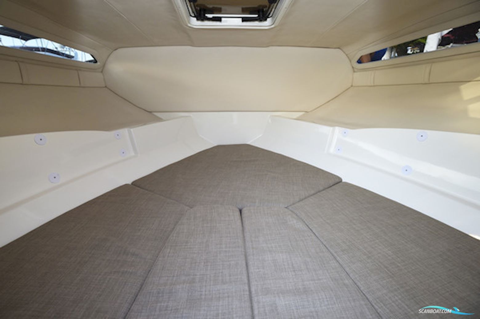 Bayliner VR5 Cuddy med F150 Mercury-EFI XL 3,0L  - inkl. udstyr