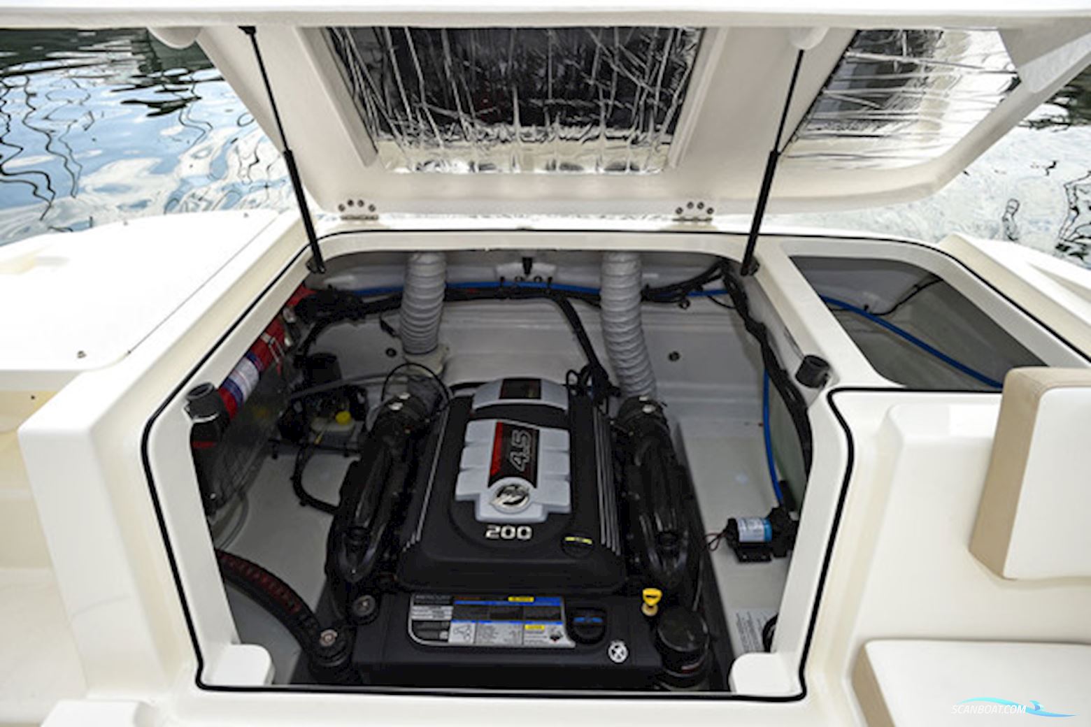 Bayliner VR5 Cuddy med Mercruiser sterndrive