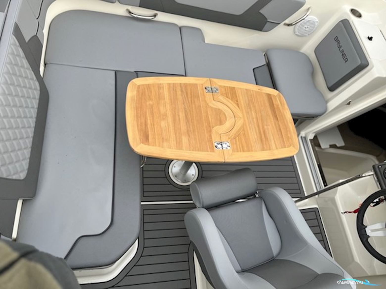 Bayliner VR5 Cuddy med Mercury F200 XL-EFI DS V6 - inkl. udstyr