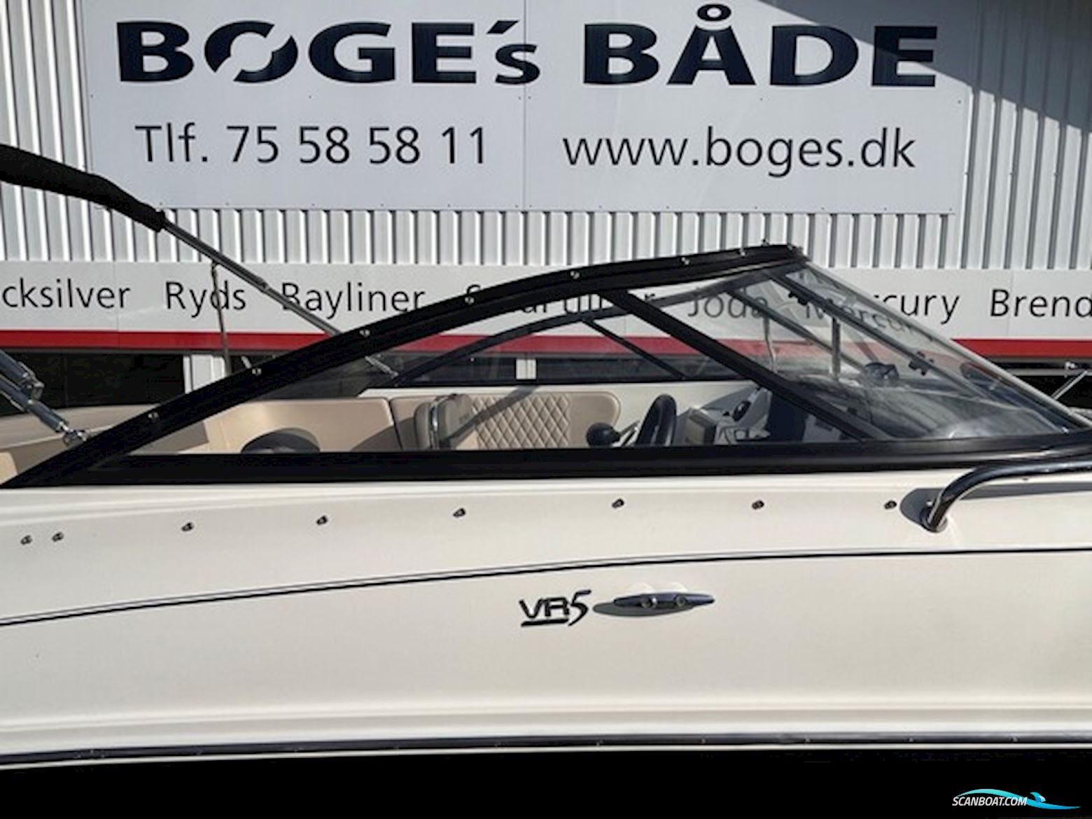 Bayliner VR5 Cuddy Med Mercury F225 V6 og 2500 kg Brenderup Trailer.
