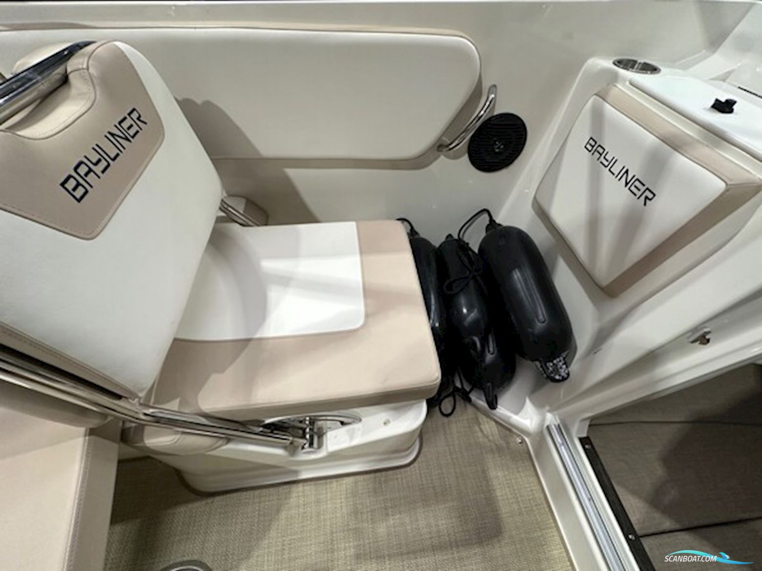 Bayliner VR5 Cuddy – Mercury 150 hk – 2018
