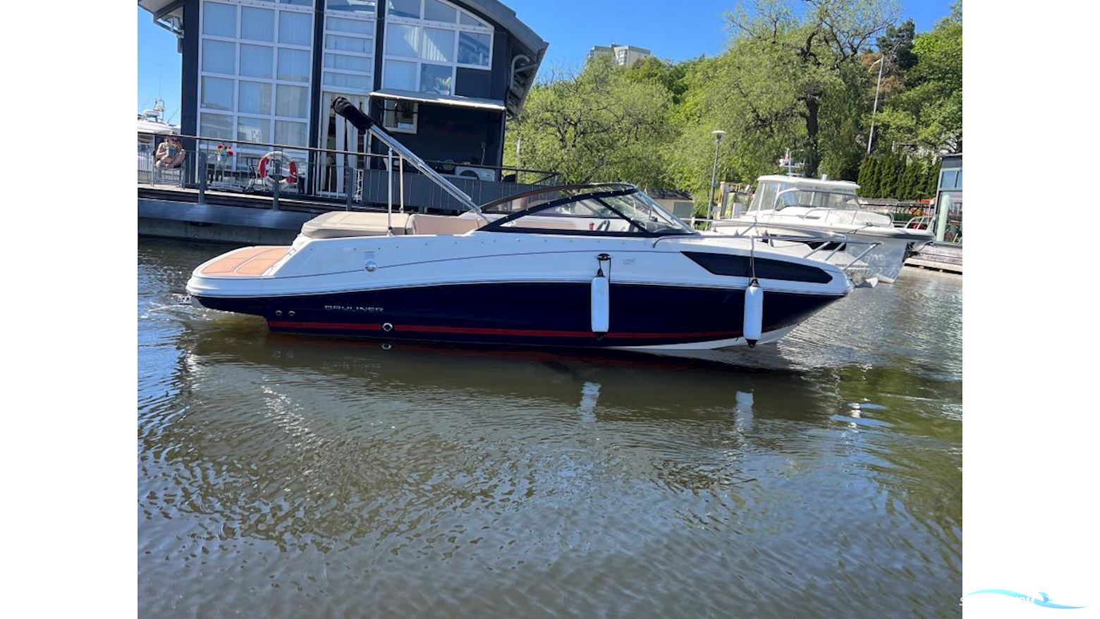 Bayliner VR5 CUDDY Motorbåd 2019, med Mercruiser motor, Sverige