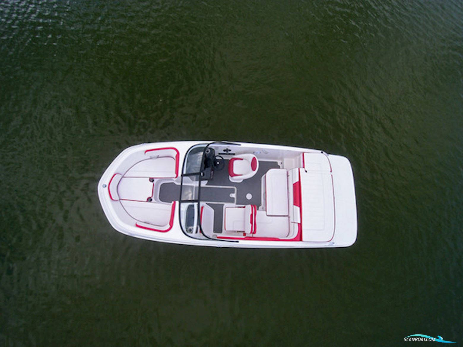 Bayliner VR5 med MerCruiser sterndrive