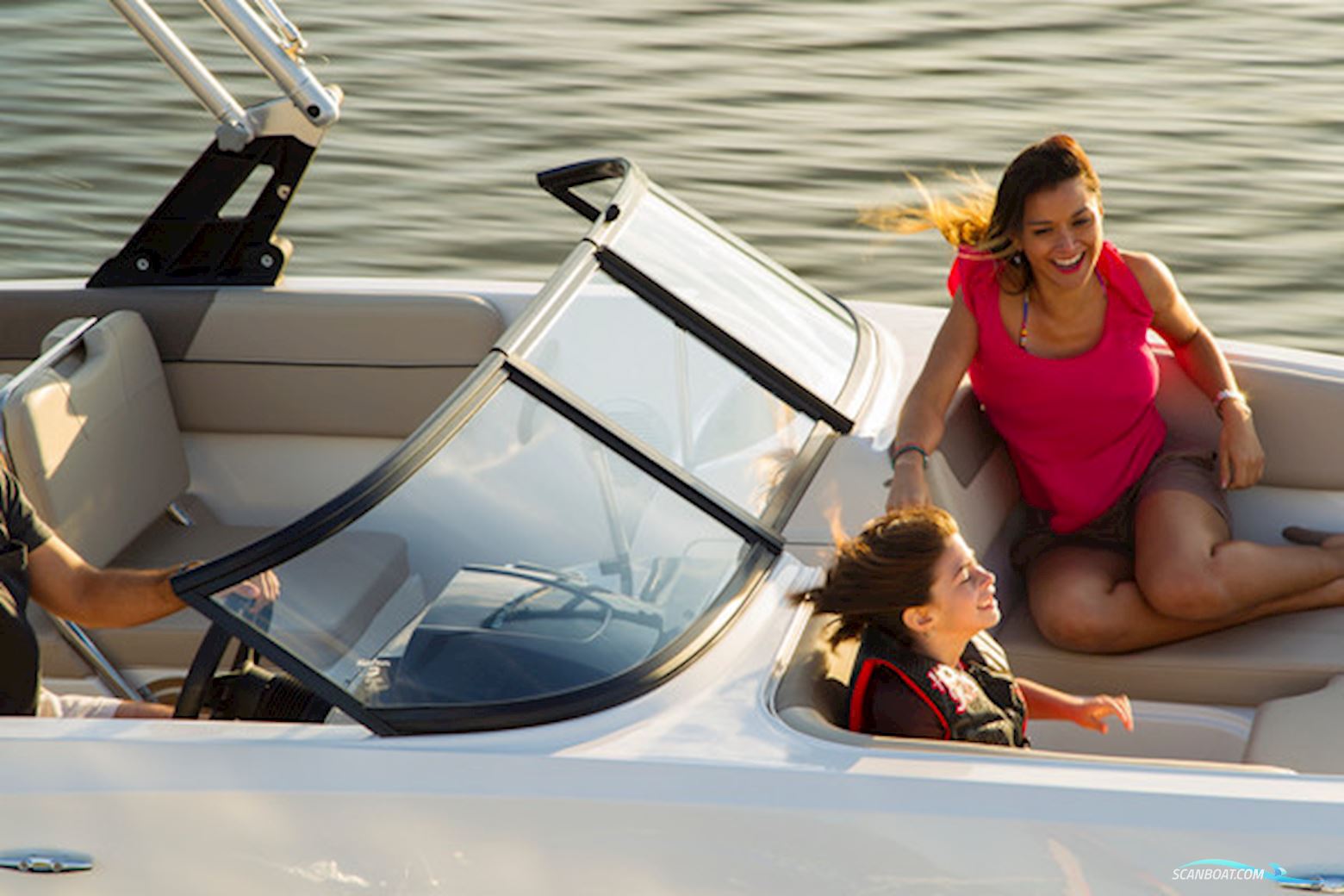 Bayliner VR5 med MerCruiser sterndrive