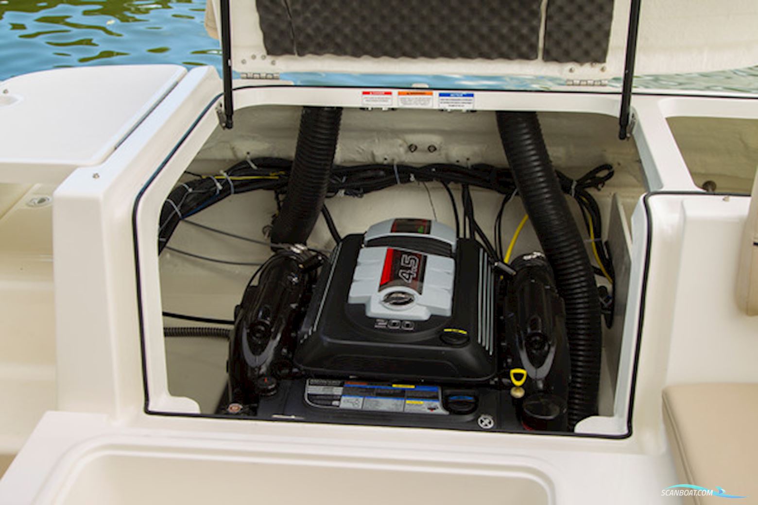 Bayliner VR5 med MerCruiser sterndrive