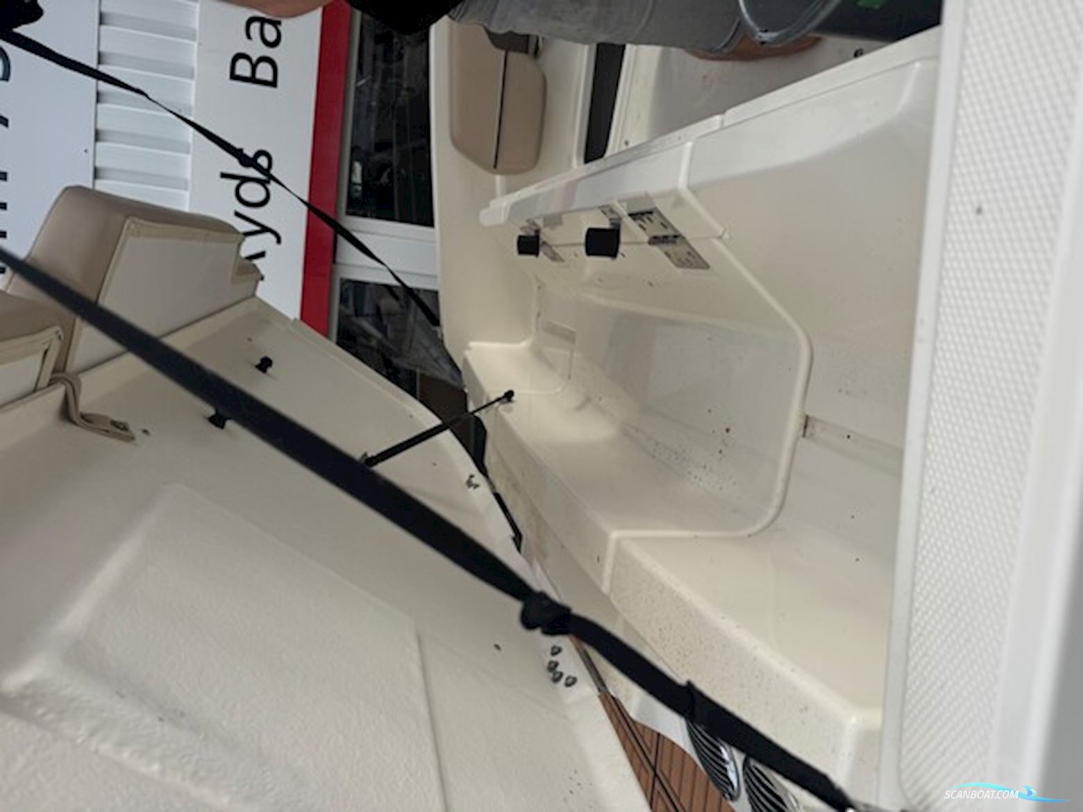 Bayliner VR6 Cuddy Med 300 hk Mercruiser-Efi V8 6,2L og 2700 kg Variant Bådtrailer