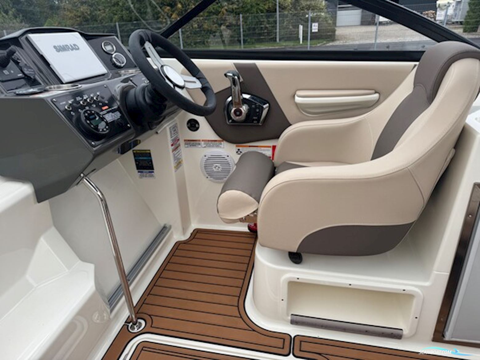 Bayliner VR6 Cuddy Med 300 hk Mercruiser-Efi V8 6,2L og 2700 kg Variant Bådtrailer