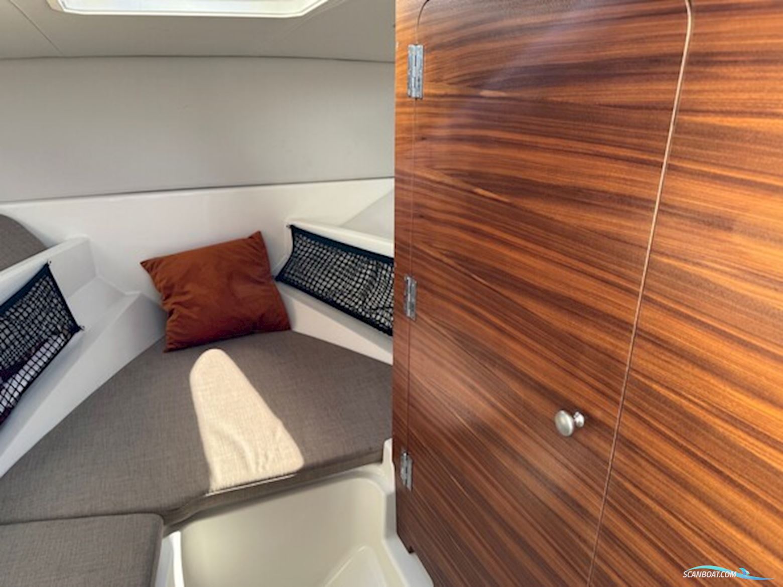 Bayliner VR6 Cuddy med F200 Mercury-EFI 4 takt DS XL V6 3,4L - Anvisningssalg.