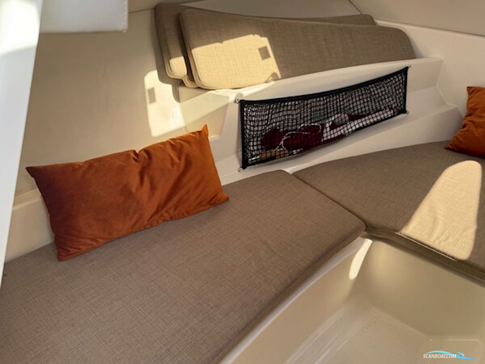 Bayliner VR6 Cuddy med F200 Mercury-EFI 4 takt DS XL V6 3,4L - Anvisningssalg.