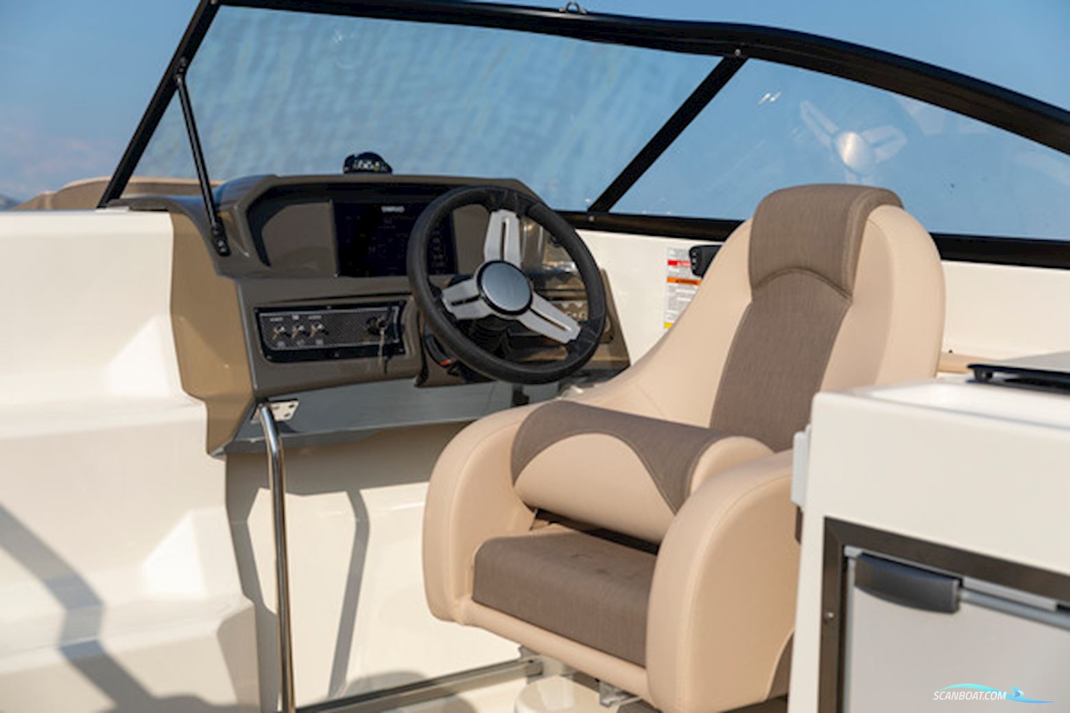 Bayliner VR6 Cuddy med MerCruiser sterndrive