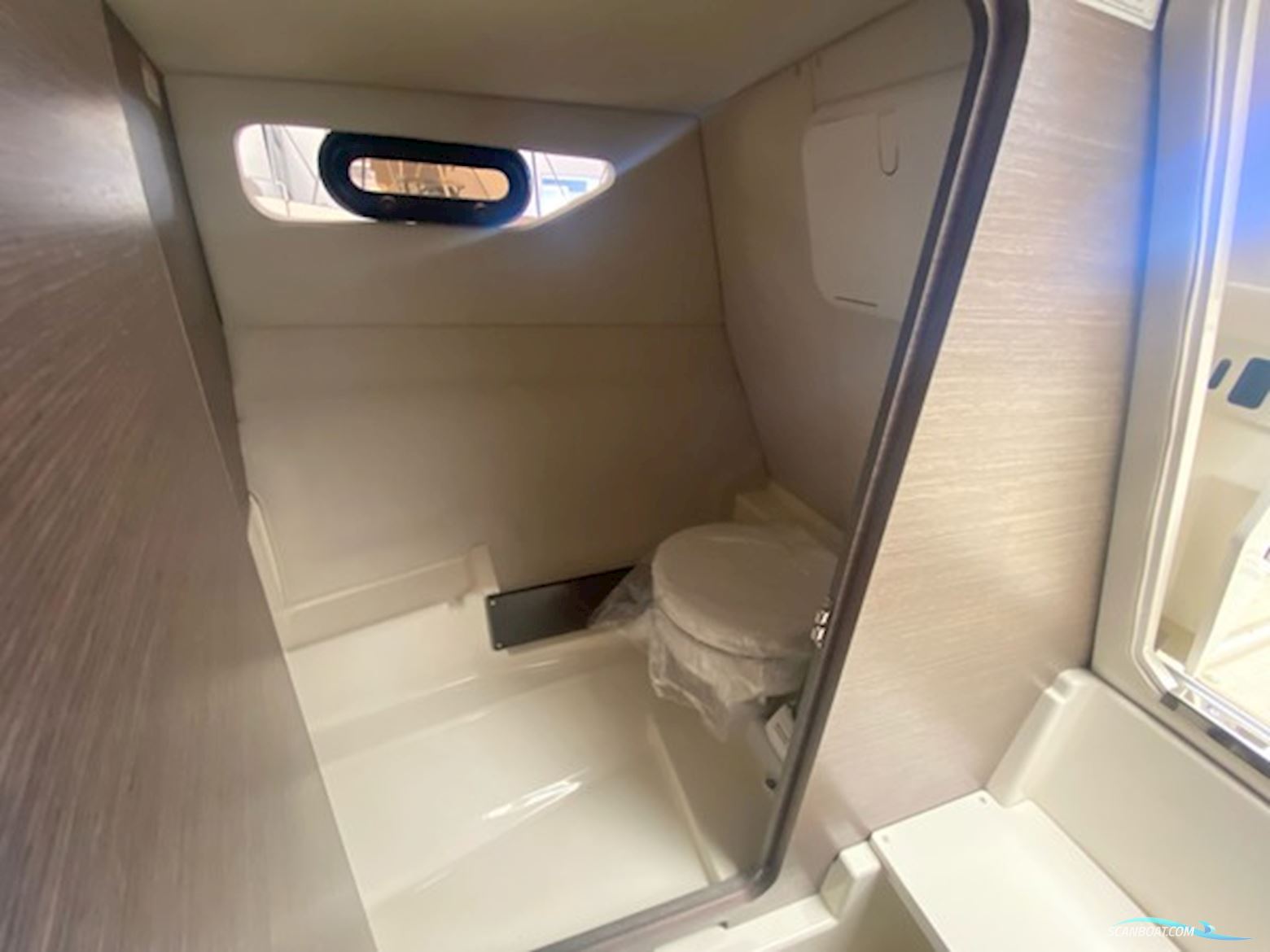 Bayliner VR6 Cuddy, MerCruiser 6,2 MPI...