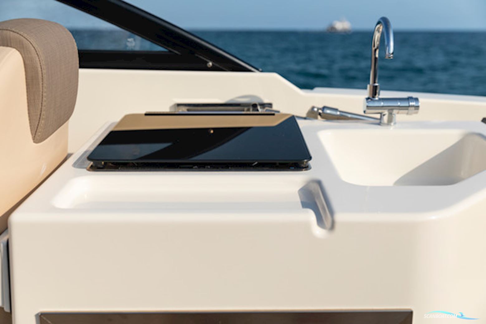 Bayliner VR6 OB Cuddy