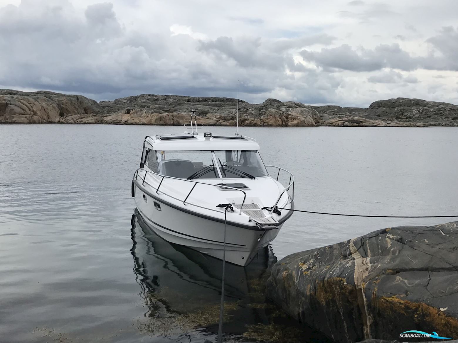 Begagnad Aquador 27 HT -20 (pt) Motorbåd 2024, Sverige