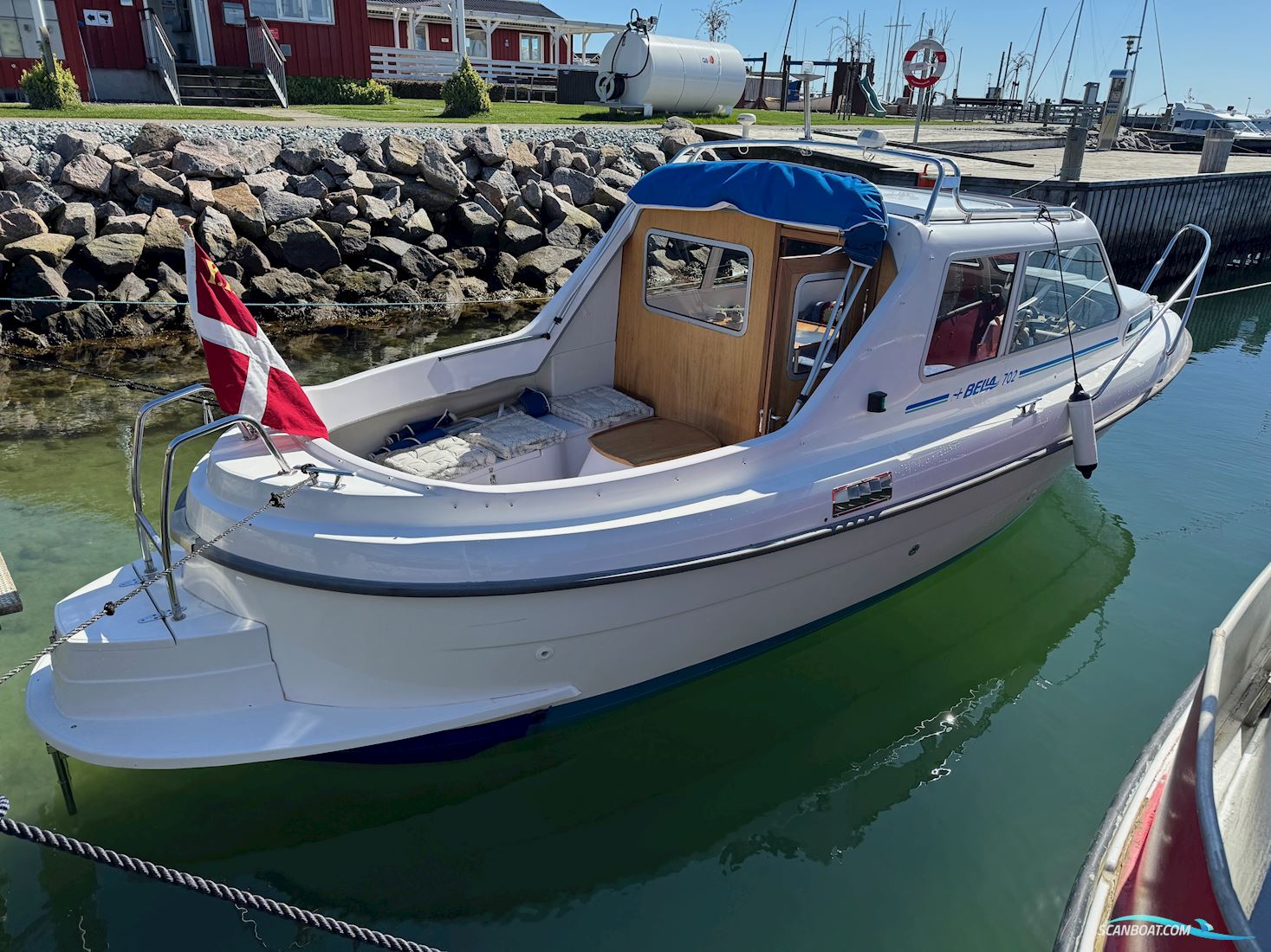 Bella 702
