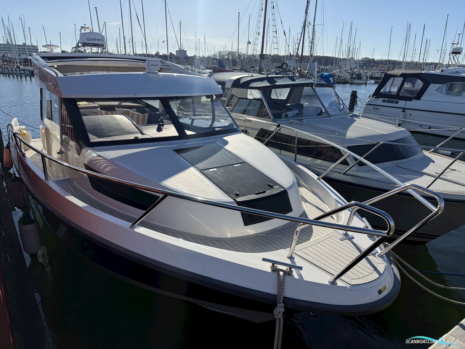 Bella 9000 Utroligt Rummelig Familiebåd