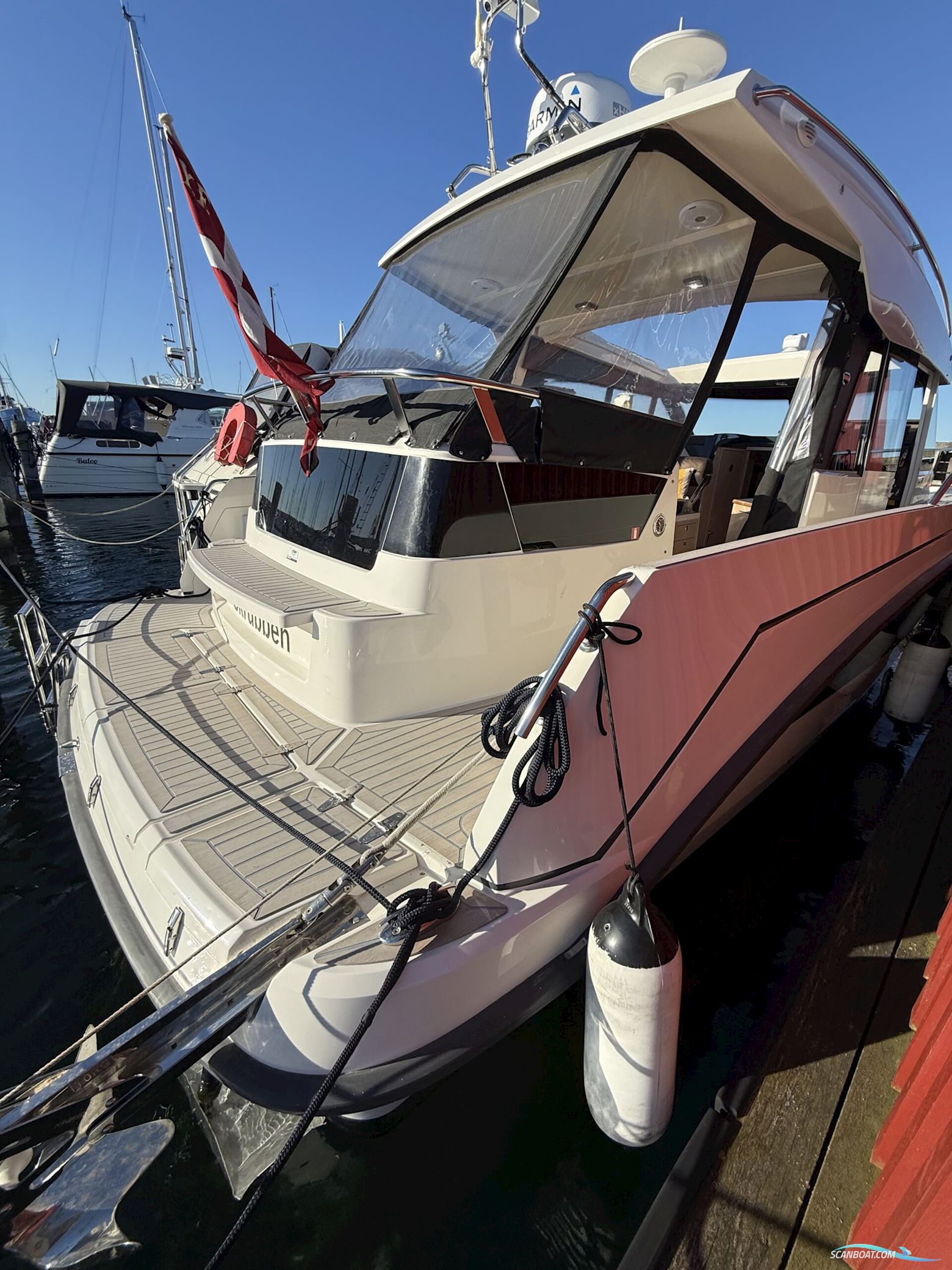 Bella 9000 Utroligt Rummelig Familiebåd