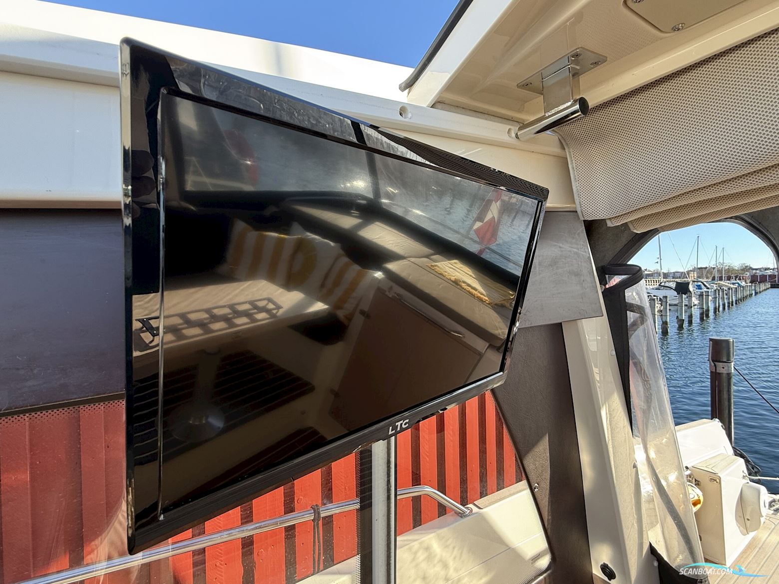 Bella 9000 Utroligt Rummelig Familiebåd