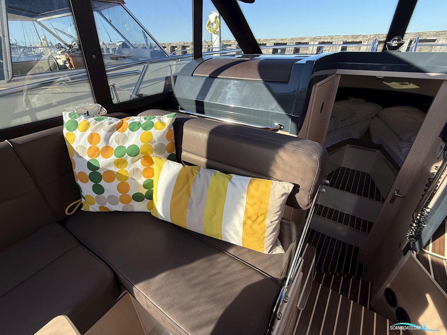 Bella 9000 Utroligt Rummelig Familiebåd