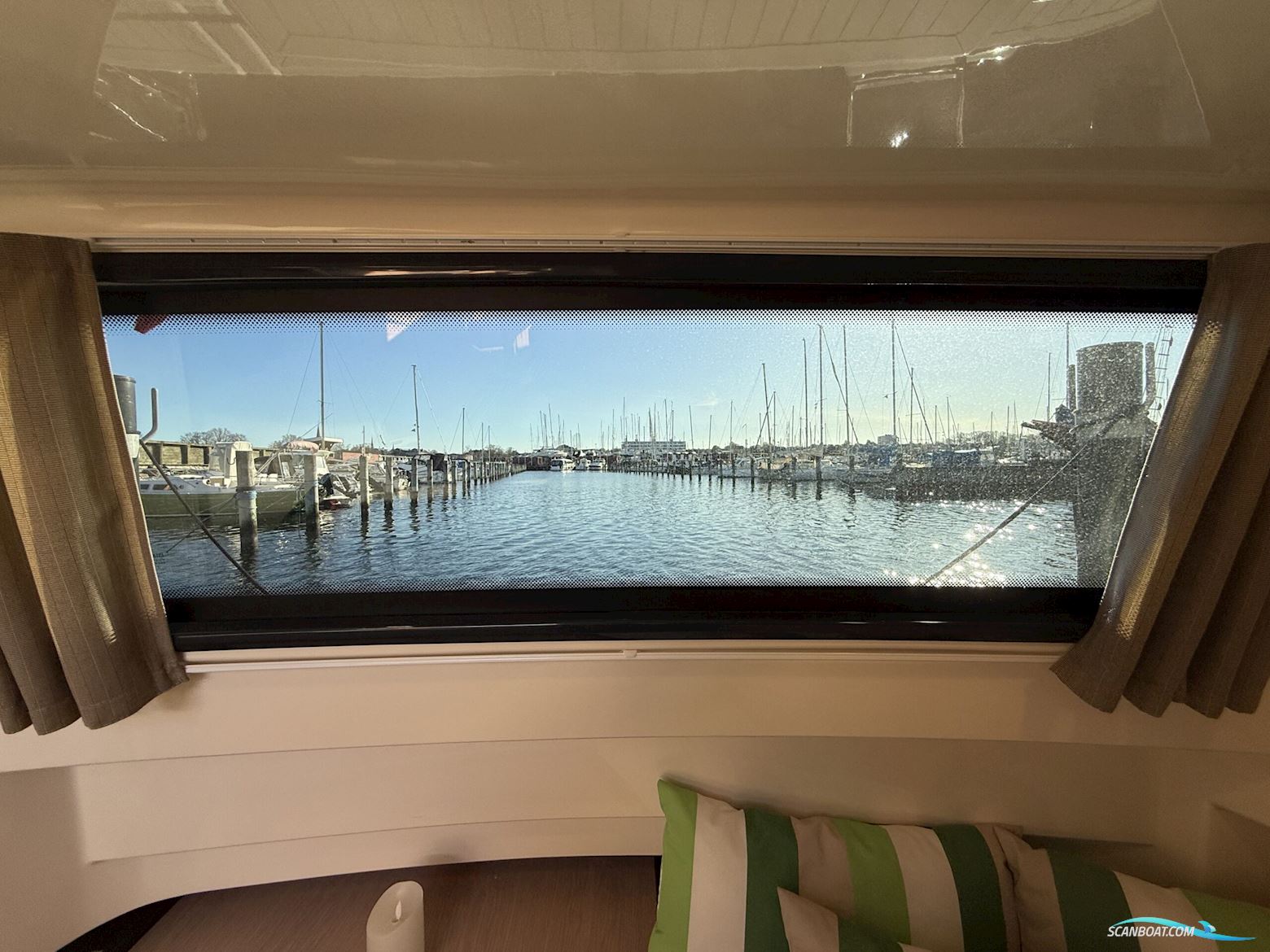 Bella 9000 Utroligt Rummelig Familiebåd