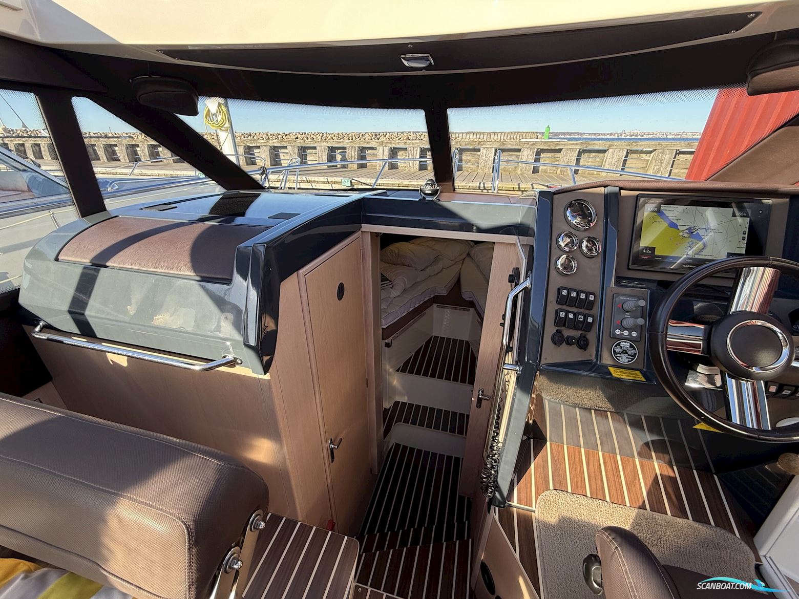 Bella 9000 Utroligt Rummelig Familiebåd