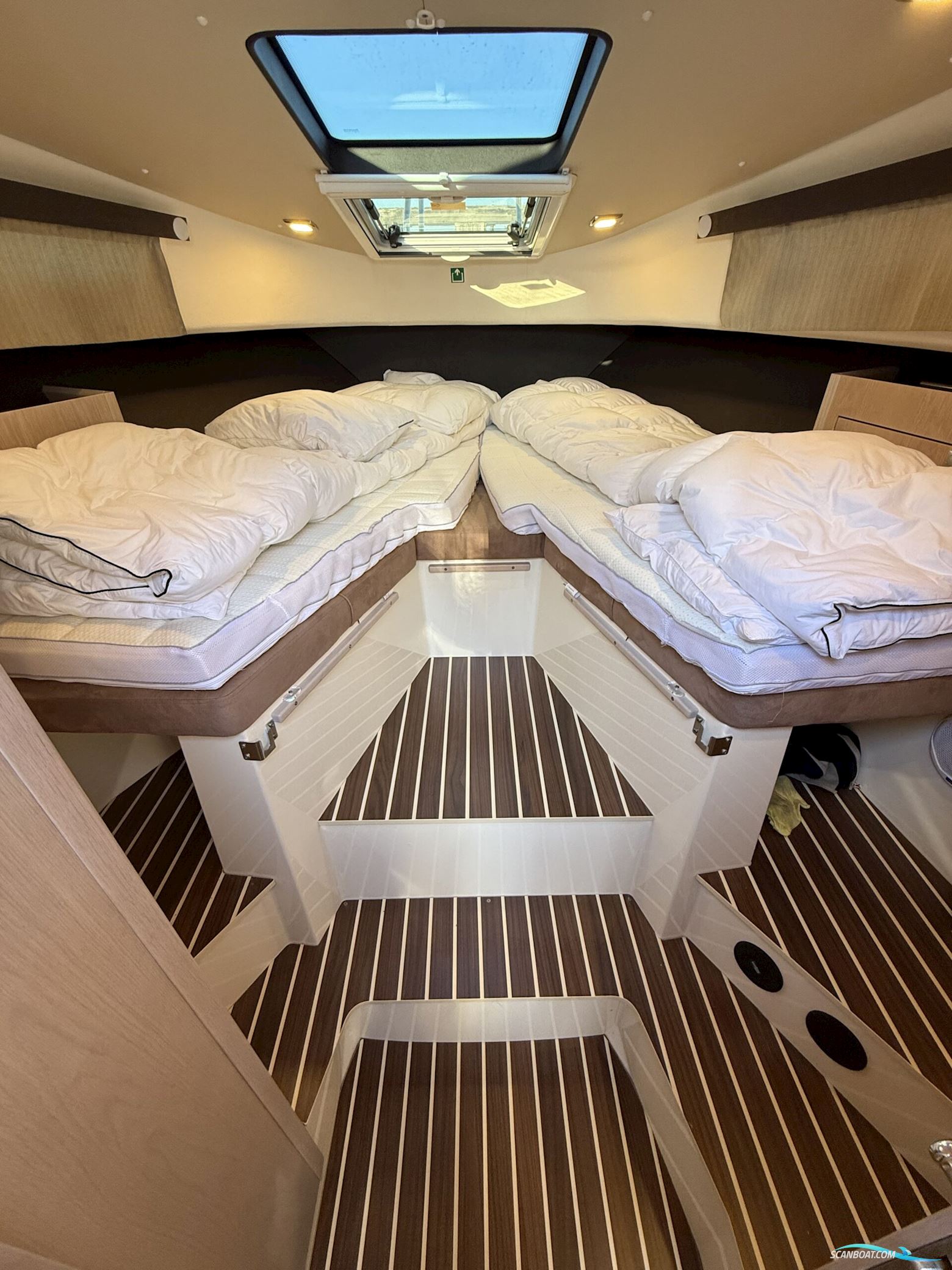 Bella 9000 Utroligt Rummelig Familiebåd