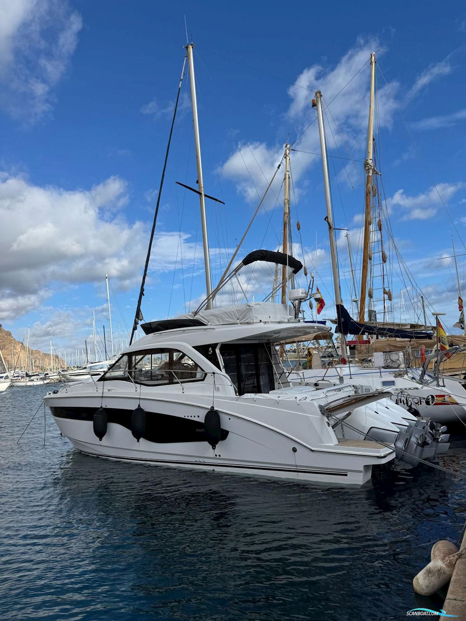 Beneteau Antares 12 Fly Motorbåd 2025, med Mercury motor, Spanien