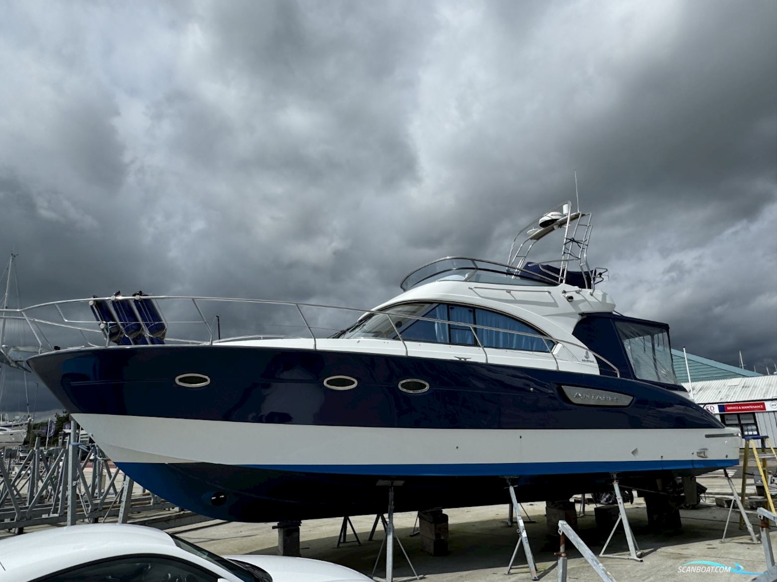 Beneteau Antares 12 Motorbåd 2007, med Twin Volvo D6 - 370s motor, England