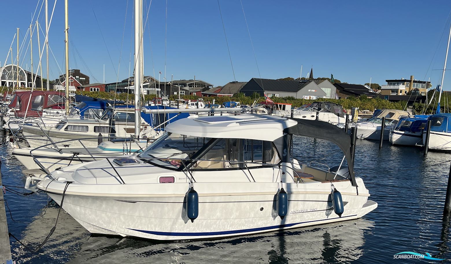 Beneteau Antares 7.80 Motorbåd 2013, med Yamaha F150A motor, Danmark