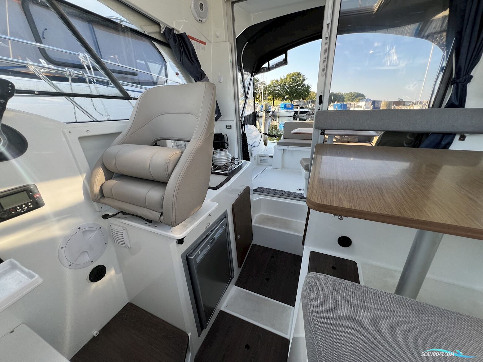 Beneteau Antares 8